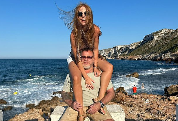 Стало известно, кому посвящена песня Владимира Преснякова «Стюардесса по имени Жанна»