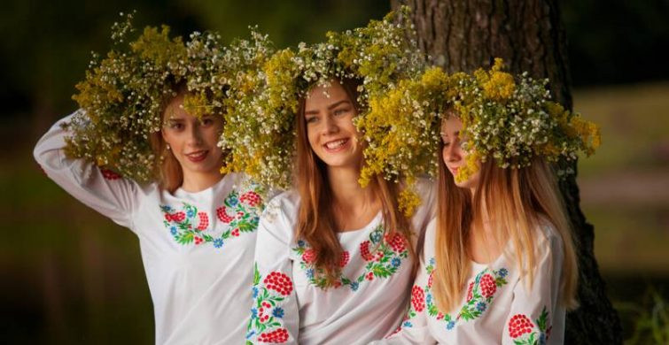 Традиции, обычаи, приметы и гадания на праздник Ивана Купалы в 2023 году