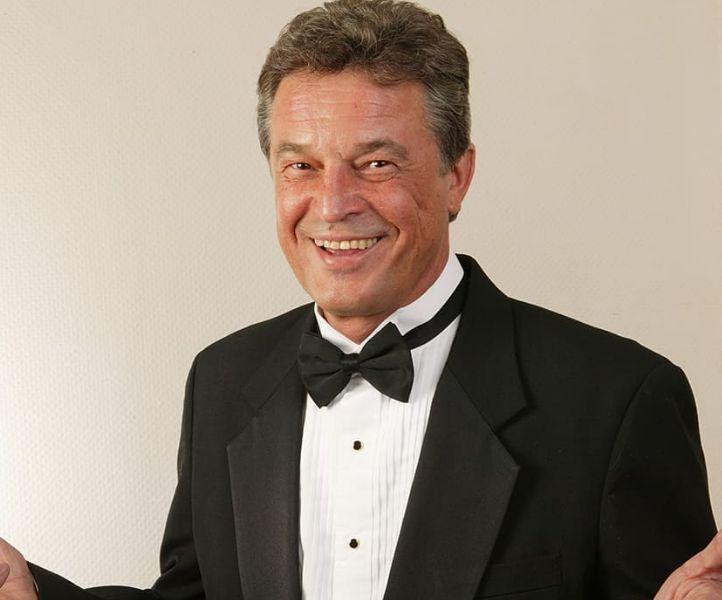 Россияне в Сети возмущаются желанием Калныньша получать пенсию в России