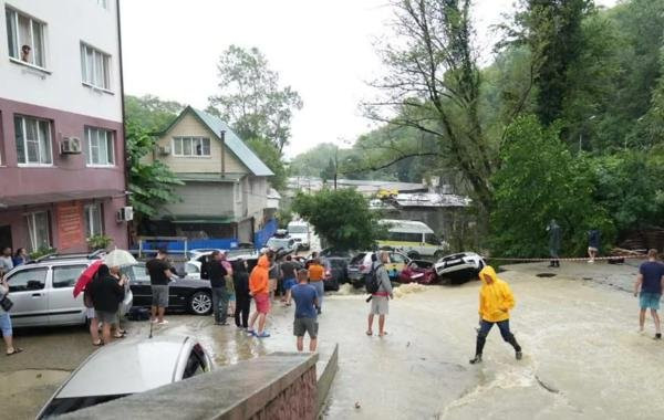 В Сочи уровень воды в реке Хорота достиг опасной отметки: власти города включили сирены
