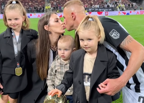 Дмитрий Тарасов развлекался с девушками, пока его супруга готовилась к 5-летию дочери