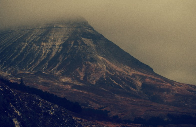 На вулкане Эбеко Большой Курильской гряды зафиксирован пепловый выброс высотой до 4 км