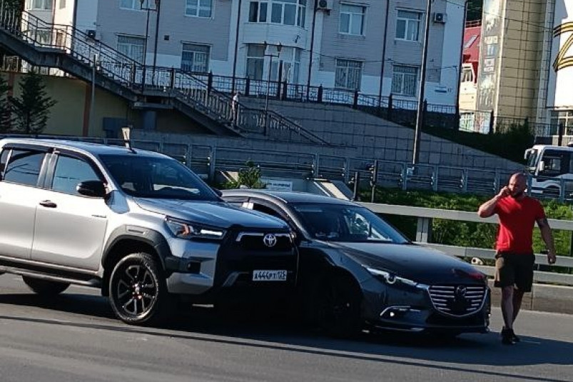 Появились кадры резонансной аварии во Владивостоке