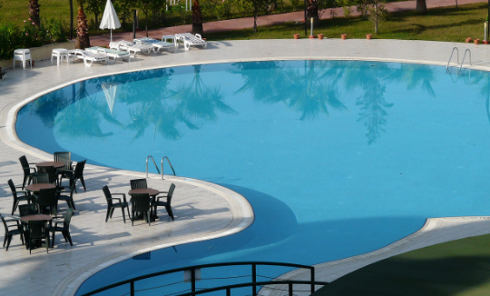 Россиянка Бердова объяснила, почему женщинам в Испании разрешили ходить в бассейны топлес