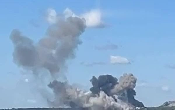 В Луганске прогремели взрывы: ВСУ ударили по городу кассетными боеприпасами