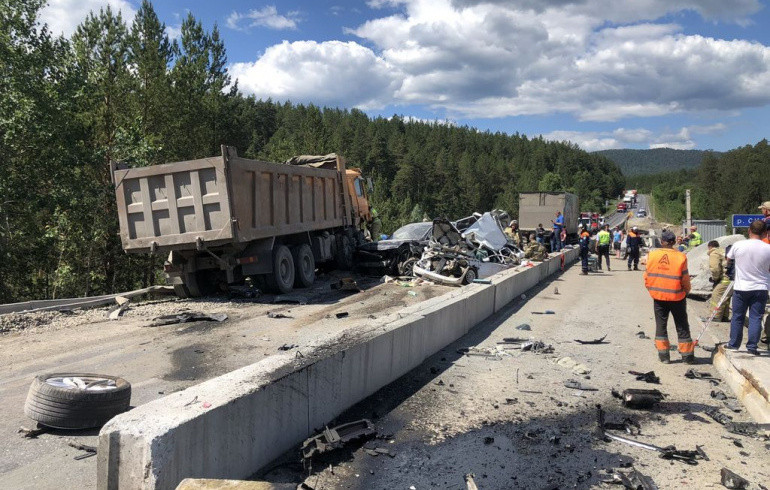 Челябинский облсуд отказался менять приговор водителю самосвала, наехавшего на пять легковушек