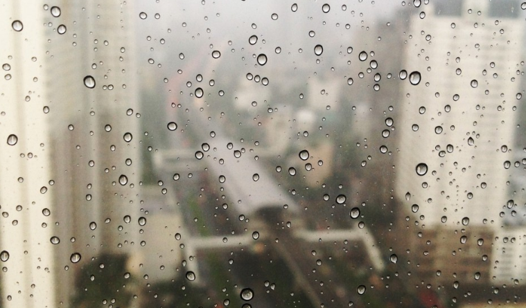 Подтопленные улицы Москвы попали на видео