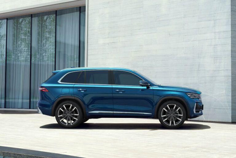 Цена гибридного кроссовера Geely Monjaro выросла в РФ на 100 тыс. рублей