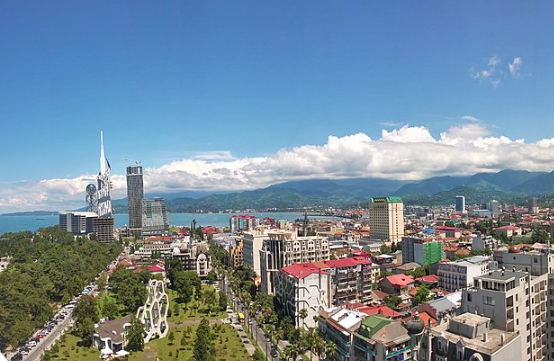 Турист из Екатеринбурга рассказал, как в Грузии забросали камнями автобус с россиянами