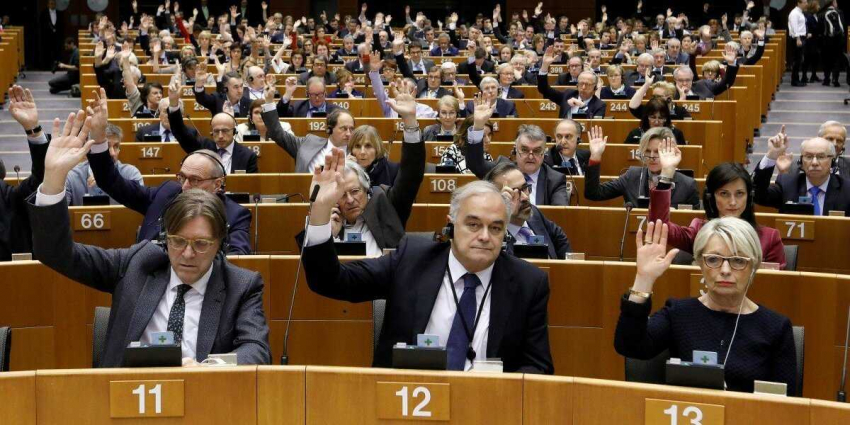 Состав «дубовый», идеи с потолка. Как Европарламент борется с Россией