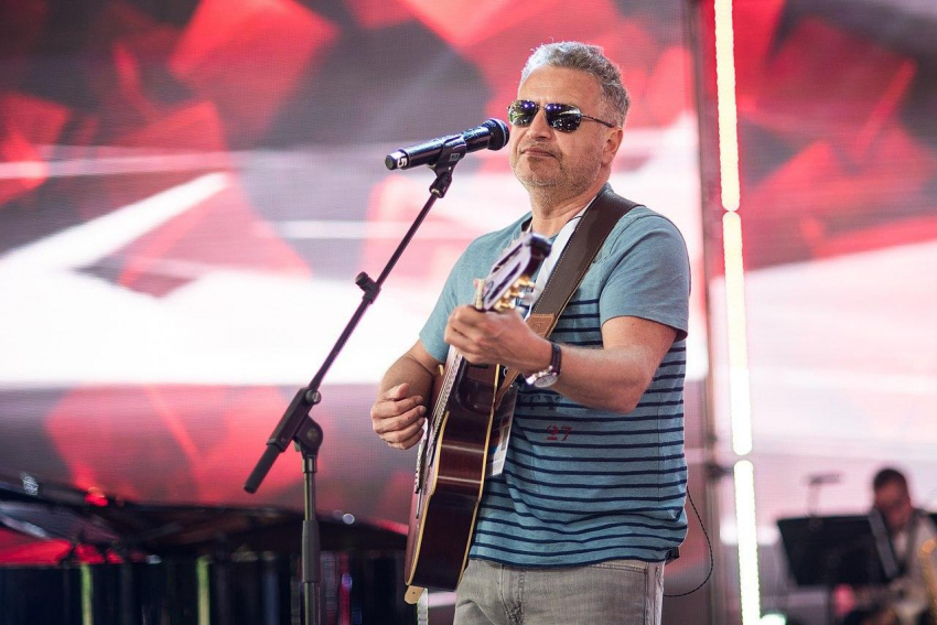 Леонид Агутин считает наставничество молодых певцом "неблагодарным делом"