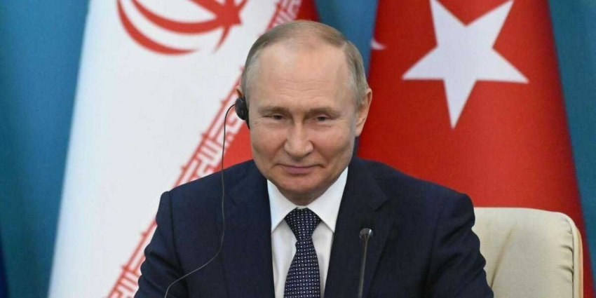 ЦРУ заявляет,что Путин «сильно здоров»,а Китай советует обратить внимание на «хитрую улыбку Путина»