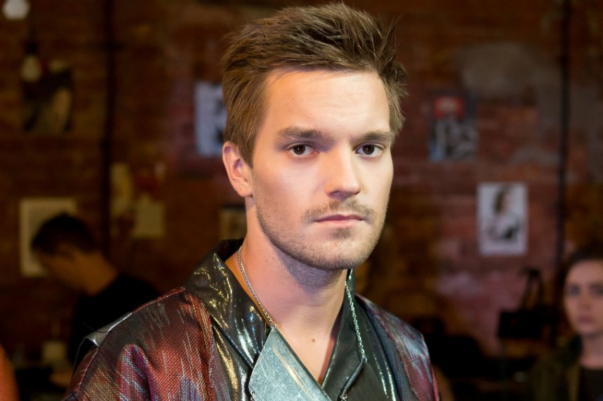 Стало известно, кто будет исполнять роль Серкана Болата в российской адаптации «Постучись в мою дверь»