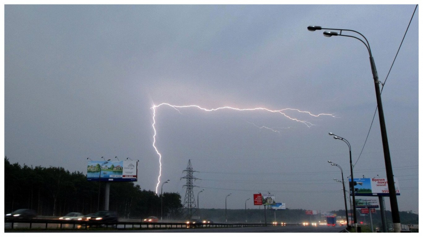 Апокалипсис не случился. Екатеринбург миновала страшная гроза — фото