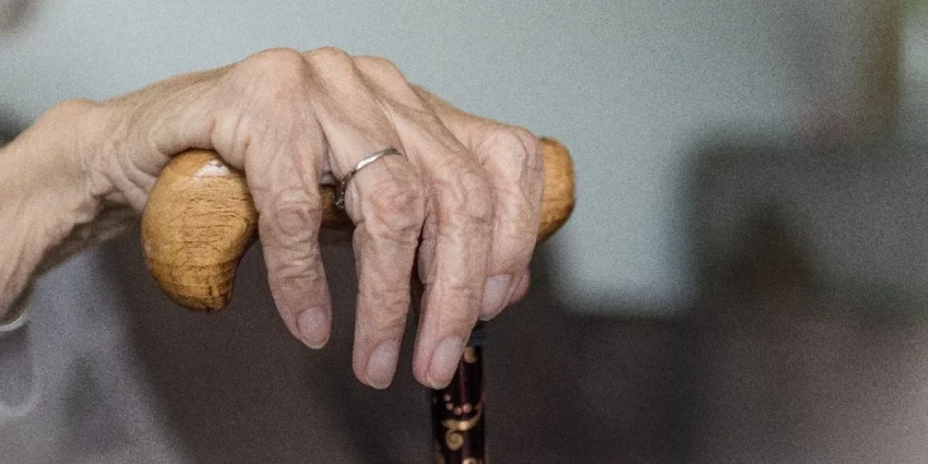 В Новосибирске полиция арестовала управляющую пансионата, в котором избивали 98-летнего ветерана ВОВ