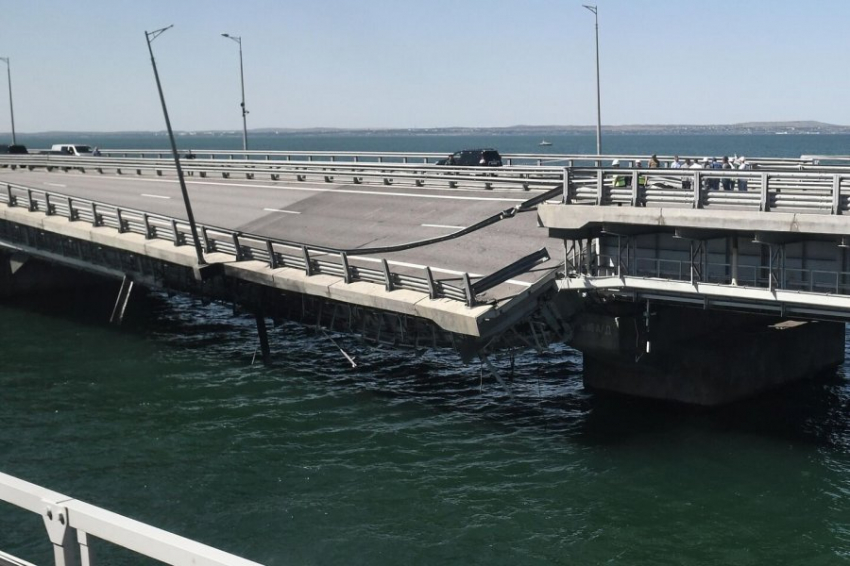 Застрявшие в пробке у Крымского моста водители рассказали «Ленте.ру» о движении колоннами