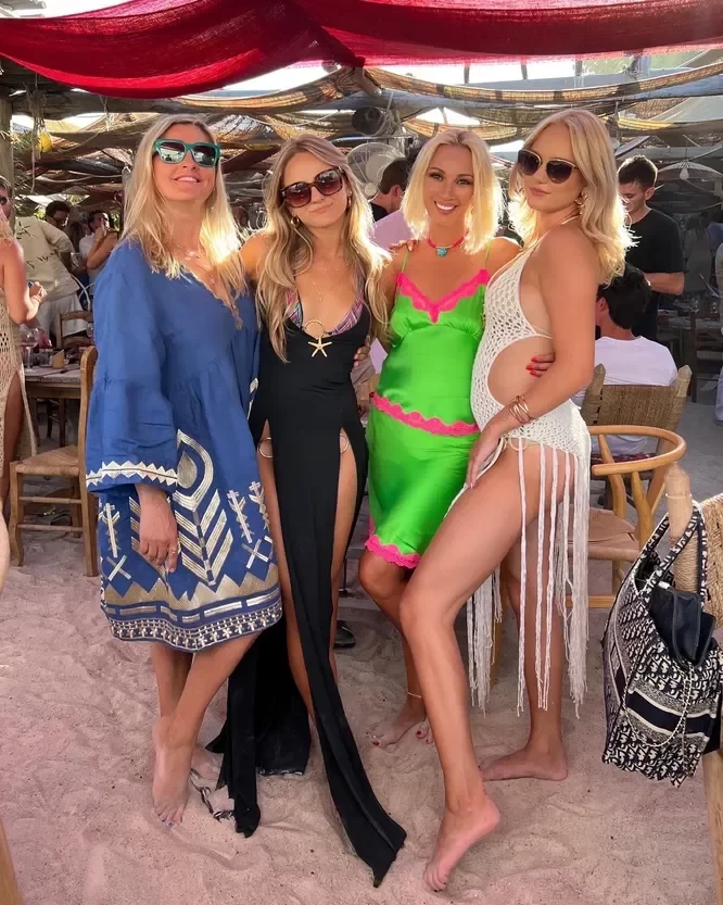 Лера Кудрявцева продемонстрировала, как проводит время с подругами в Сен-Тропе