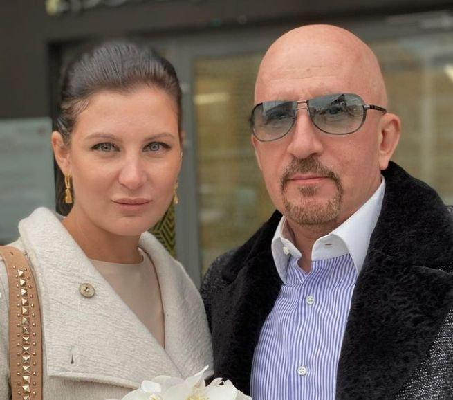 Овдовевший певец Жека рассказал о жизни 11-летней дочери после смерти матери