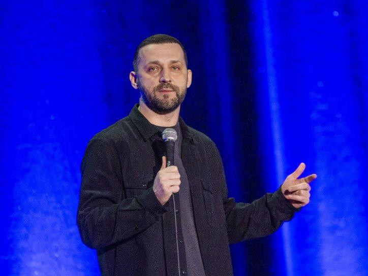 Комик Белый заявил, что в нулевые на Собчак «негде было печати ставить»