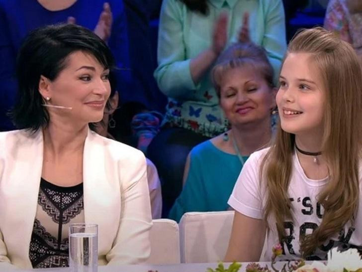 Вдова Александра Абдулова перестала скрывать свою 16-летнюю дочь