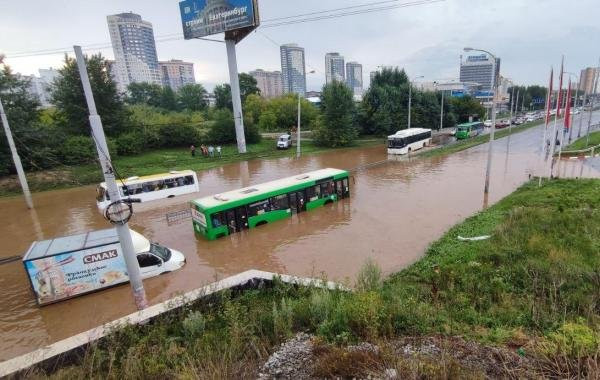 Сильный ливень привел к потопу в Екатеринбурге: подробности на сегодня, 03.08.2023