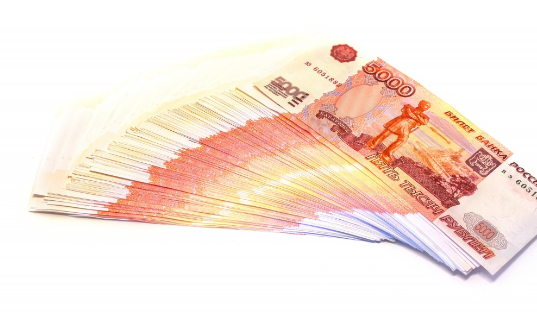 Аналитик Беляев назвал аномальный спрос на наличные характерной чертой сезона отпусков