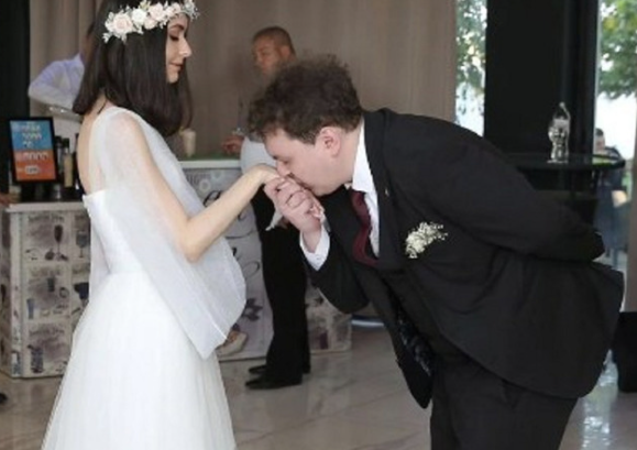 Возлюбленная блогера Хованского показала свадебные фото