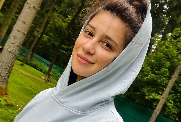 Равшана Куркова рассказала, как совмещает карьеру и материнство