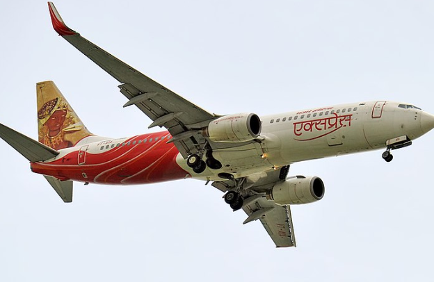 Лайнер Air India Express вернулся в аэропорт из-за резкой вони на борту