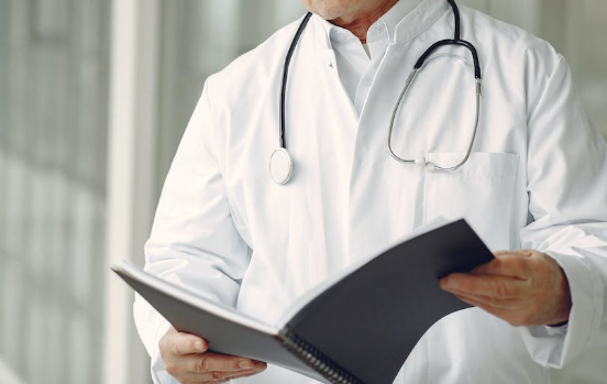 Гастроэнтеролог Неронов назвал главную опасность сыроедения