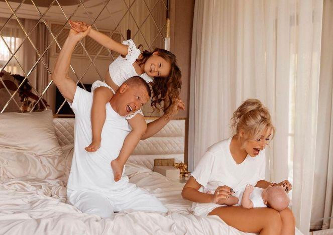 Певица похвасталась идеальной фигурой спустя полгода после родов