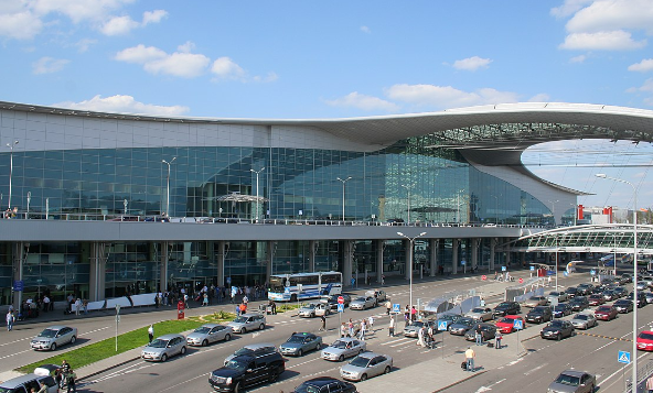 В аэропортах Москвы снова задержаны и отменены 18 рейсов