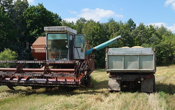 В Белгородской области двое рабочих пострадали при подрыве комбайна на мине