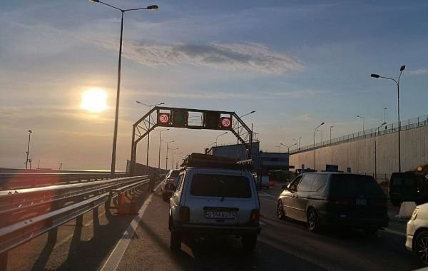 Обстановка рядом с Крымским мостом на сегодня: в пробке застряло свыше 500 автомобилей