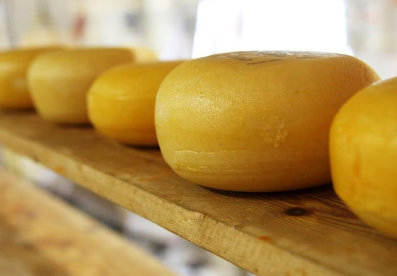 L'Eco di Bergamo: итальянского предпринимателя насмерть завалило 25 тысячами головок сыра