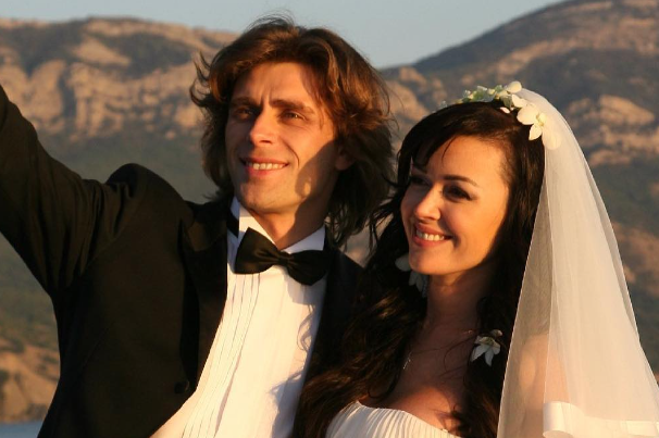 «Звездач»: Налоговики заблокировали счета тяжелобольной Анастасии Заворотнюк