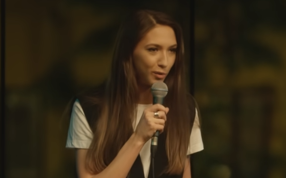 Юмористка Надежда Джабраилова рассказала о своих разногласиях с Русланом Белым