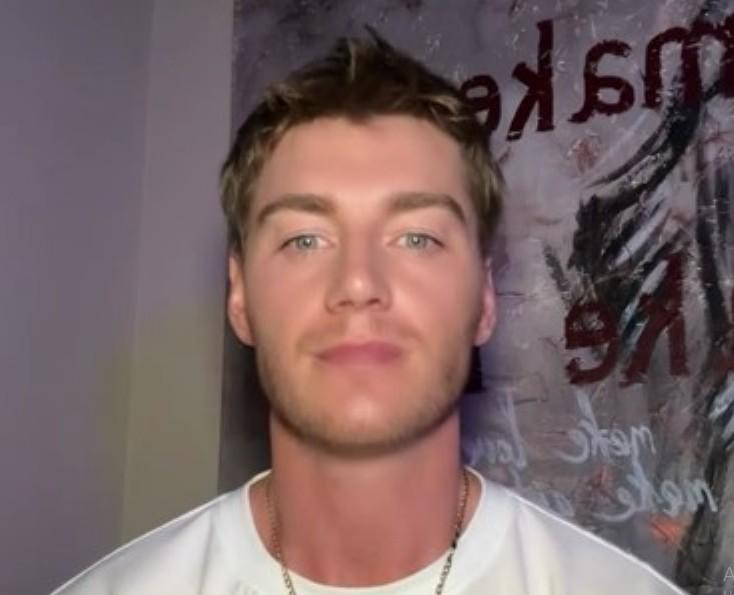 Алексей Воробьев ходил с осколком стекла в ладони 45 дней, пока не обратился в больницу