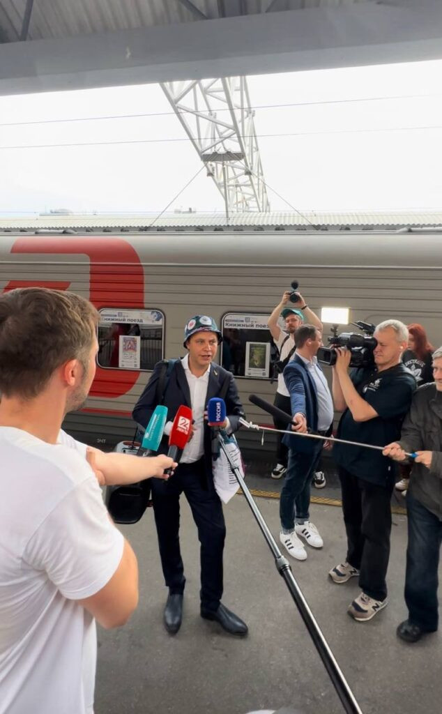 Фестивальное Движение «Книжные маяки России» запустил масштабный книжный проект «Читающий август» 