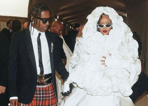 Певица Рианна стала мамой во второй раз