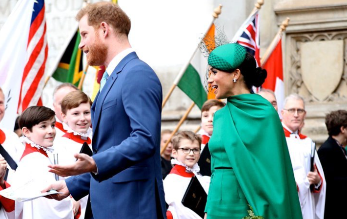 Меган Маркл высмеяли из-за прогулки в пальто по солнечной Калифорнии