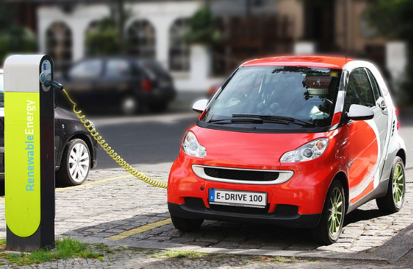 Немецкий эксперт обвинил электромобили в нанесении вреда экологии