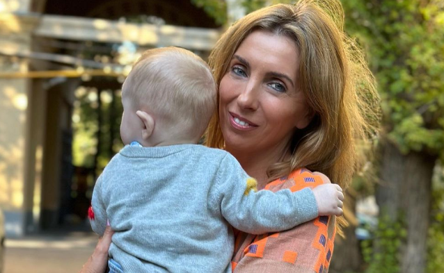 54-летняя Светлана Бондарчук показала выписку с новорожденным сыном из роддома
