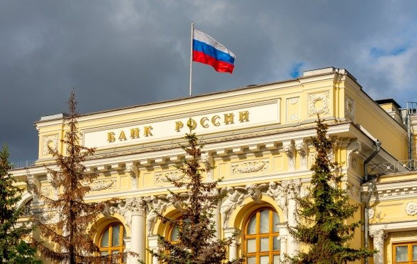 Bloomberg узнал причину отказа властей РФ от ужесточения валютного контроля