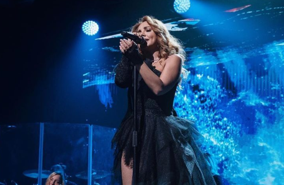 Певица МакSим впервые вышла на сцену спустя 4 месяца после скандальной отмены концерта