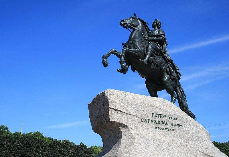 Петр I, Екатерина II и Сталин возглавили список самых популярных правителей прошлого среди россиян