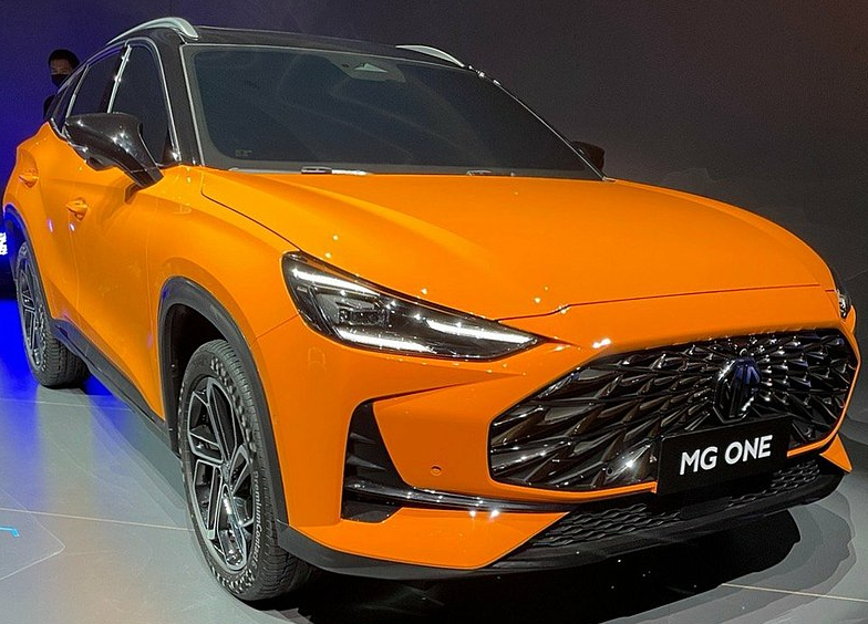 Британская MG привезла в Россию кроссовер One и лифтбек 7 Trophy+