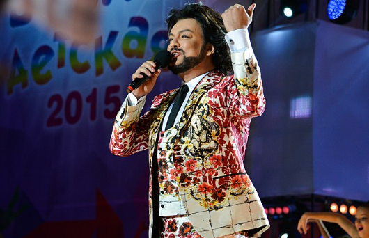 Уехавший из России Филипп Киркоров задолжал государству 3,3 миллиона рублей