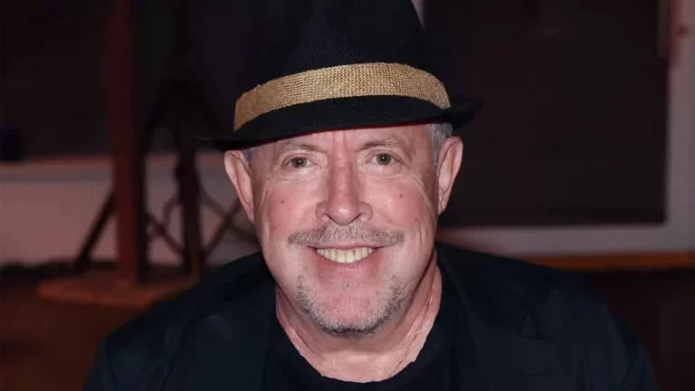 Корпоративы и тоска по рыбалке: как живет уехавший из РФ Макаревич