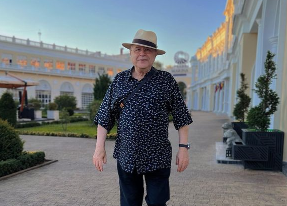 Петросян посетил ледовое шоу с Костомаровым и познакомился с его семьей